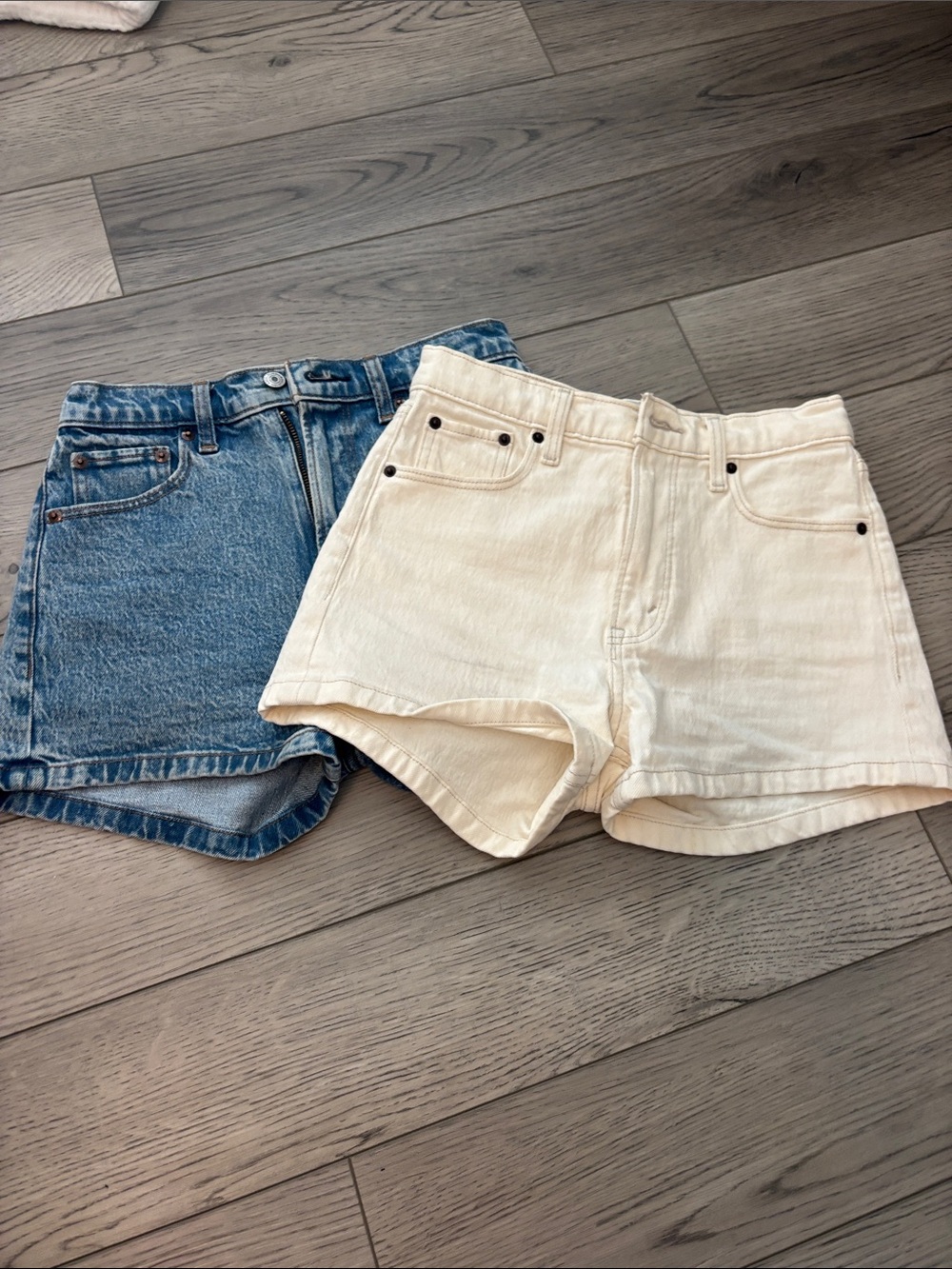 Lot of 2 Abercrombie & Fitch The Mom high rise shorts 24